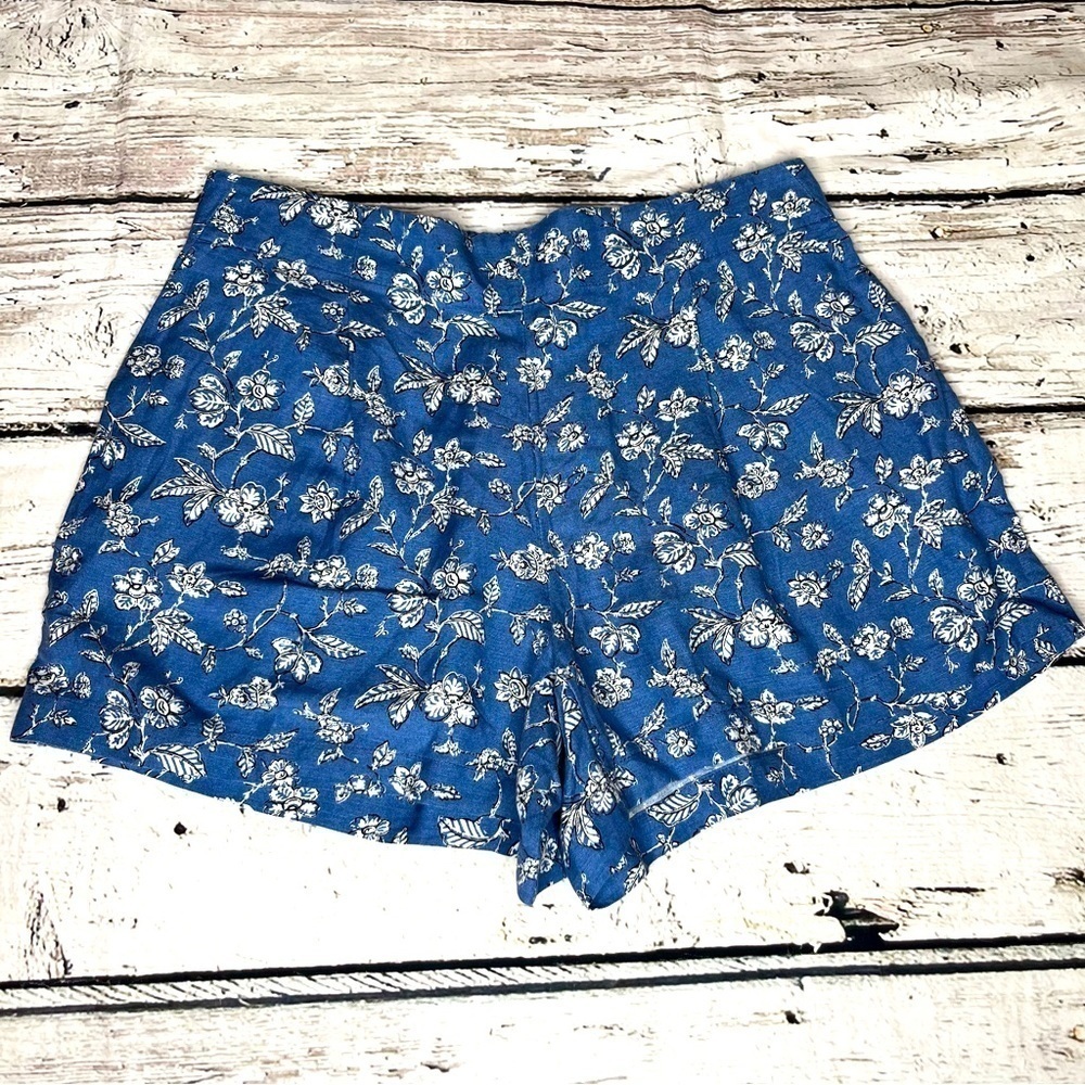 NWT Loft Blue Floral Print Shorts Size M